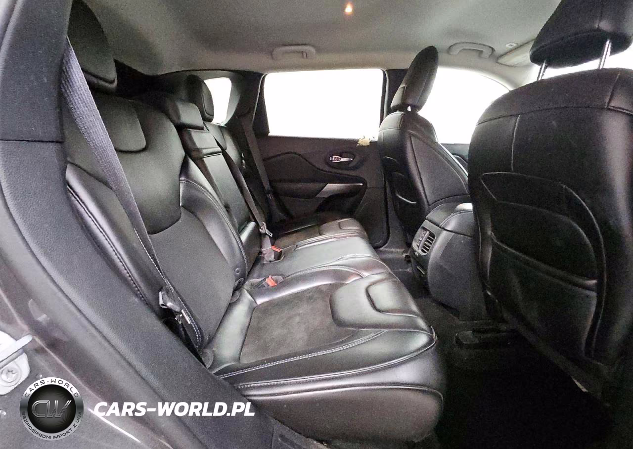 2019 Jeep Cherokee Latitude Plus VIN:1C4PJMLB0KD311763 - 11