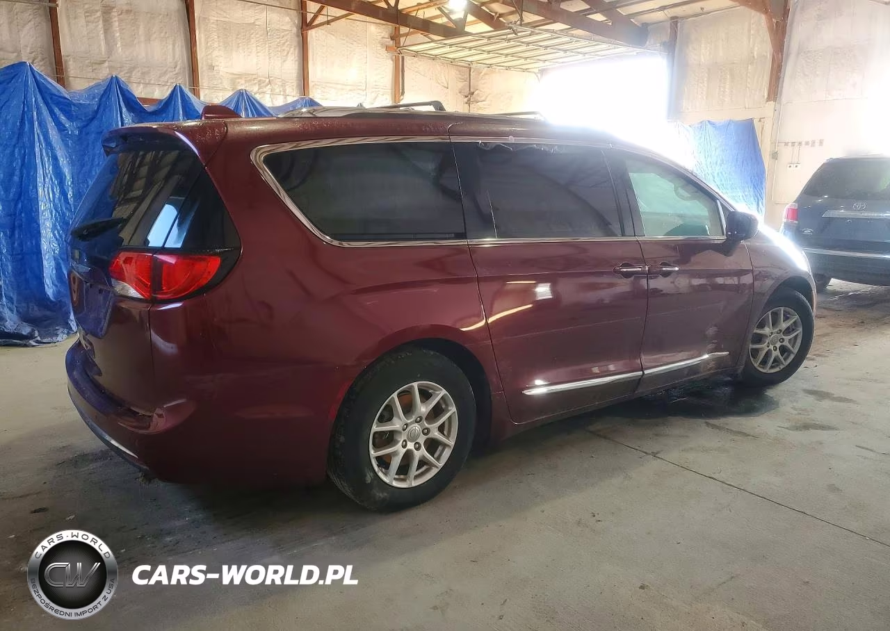 2020 Chrysler Pacifica Touring L VIN:2C4RC1BG0LR286022 - 3