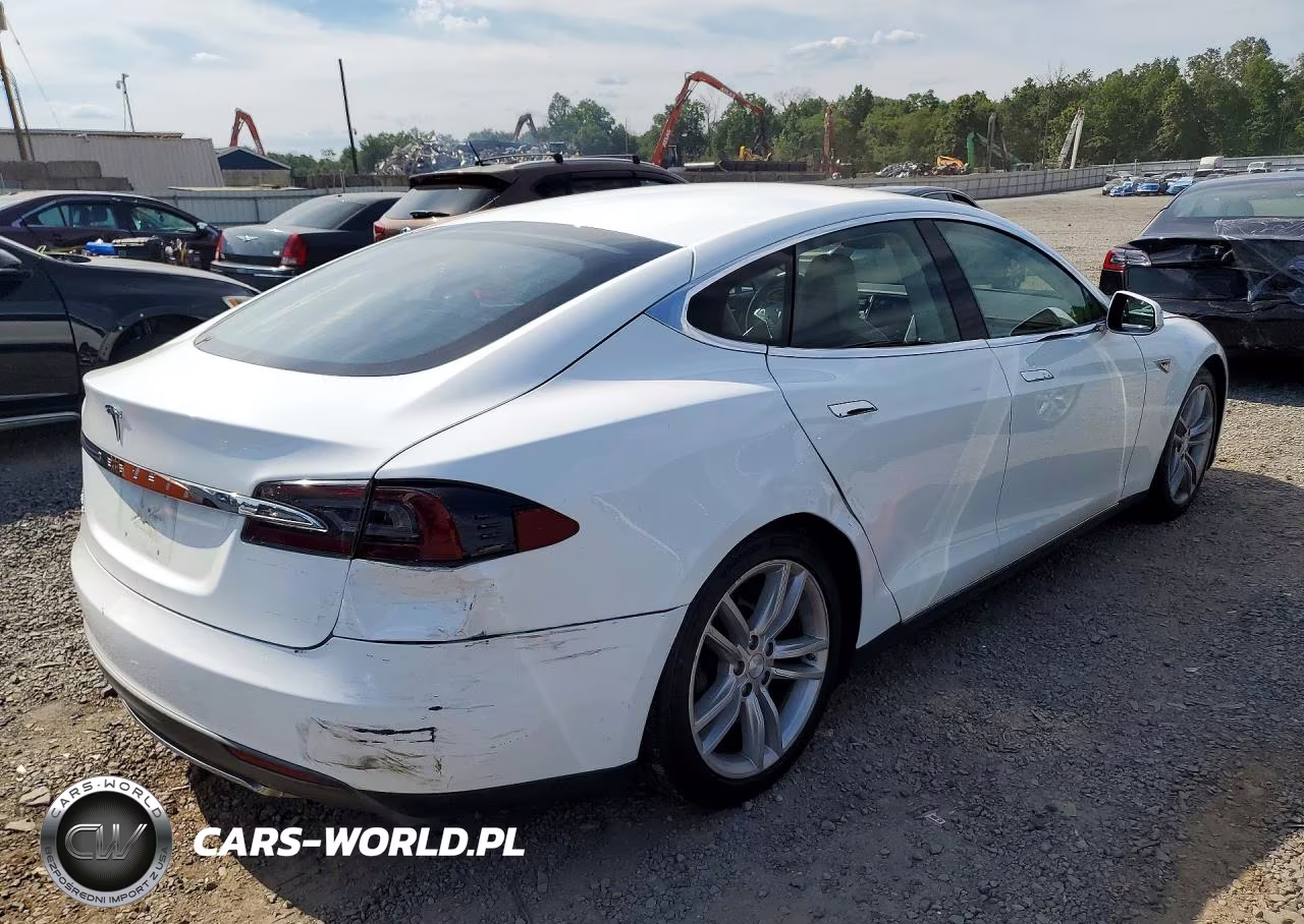 2013 Tesla Model S VIN:5YJSA1CN8DFP03405 - 3