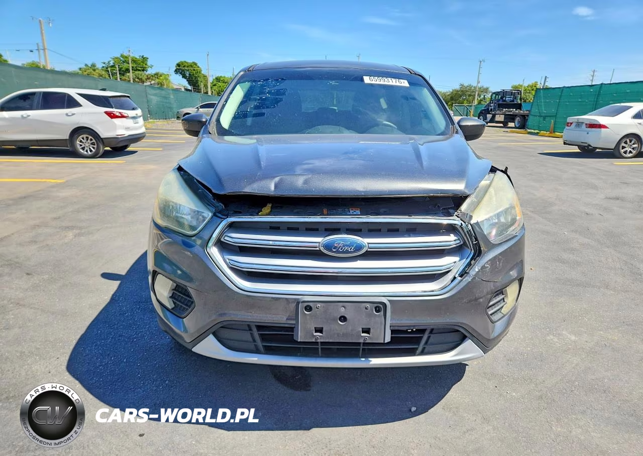 2017 Ford Escape Se VIN:1FMCU0GD1HUB50158 - 5