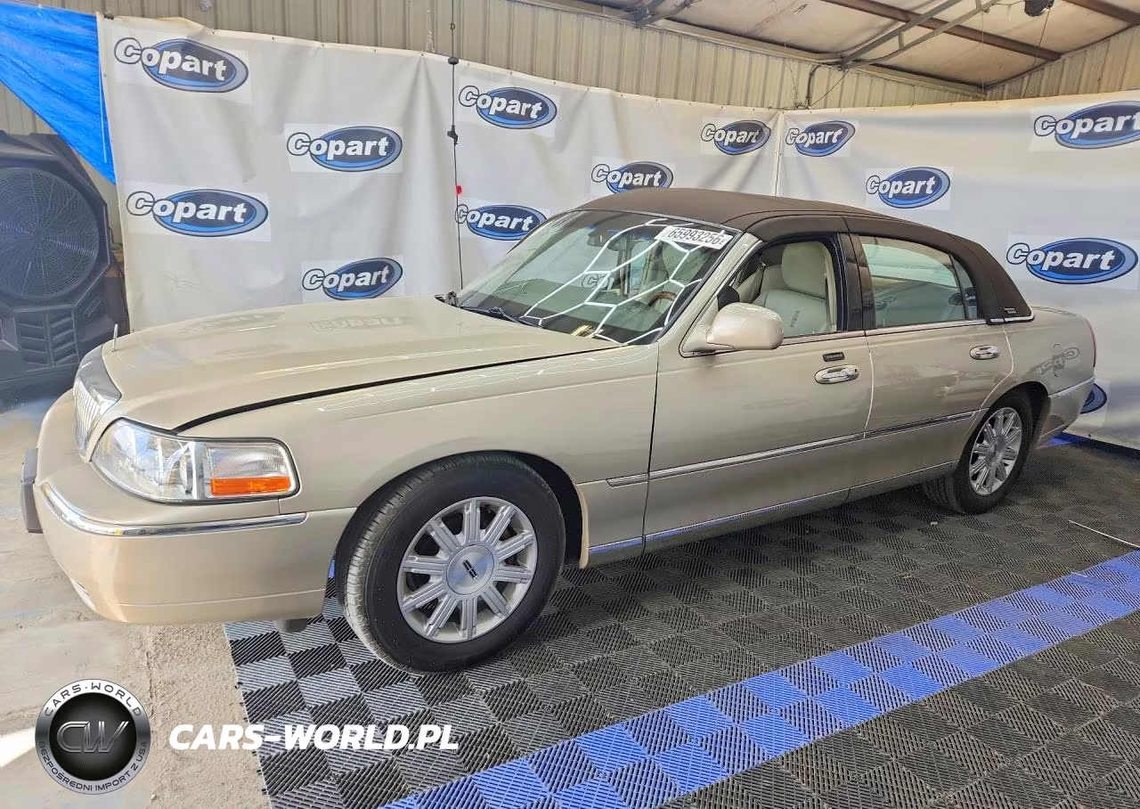 2011 Lincoln Town Car Signature Limited VIN:2LNBL8CV1BX756104 - 1