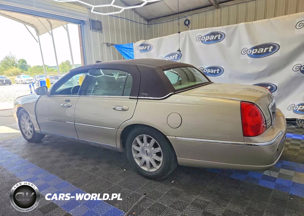 2011 Lincoln Town Car Signature Limited VIN:2LNBL8CV1BX756104 - 2