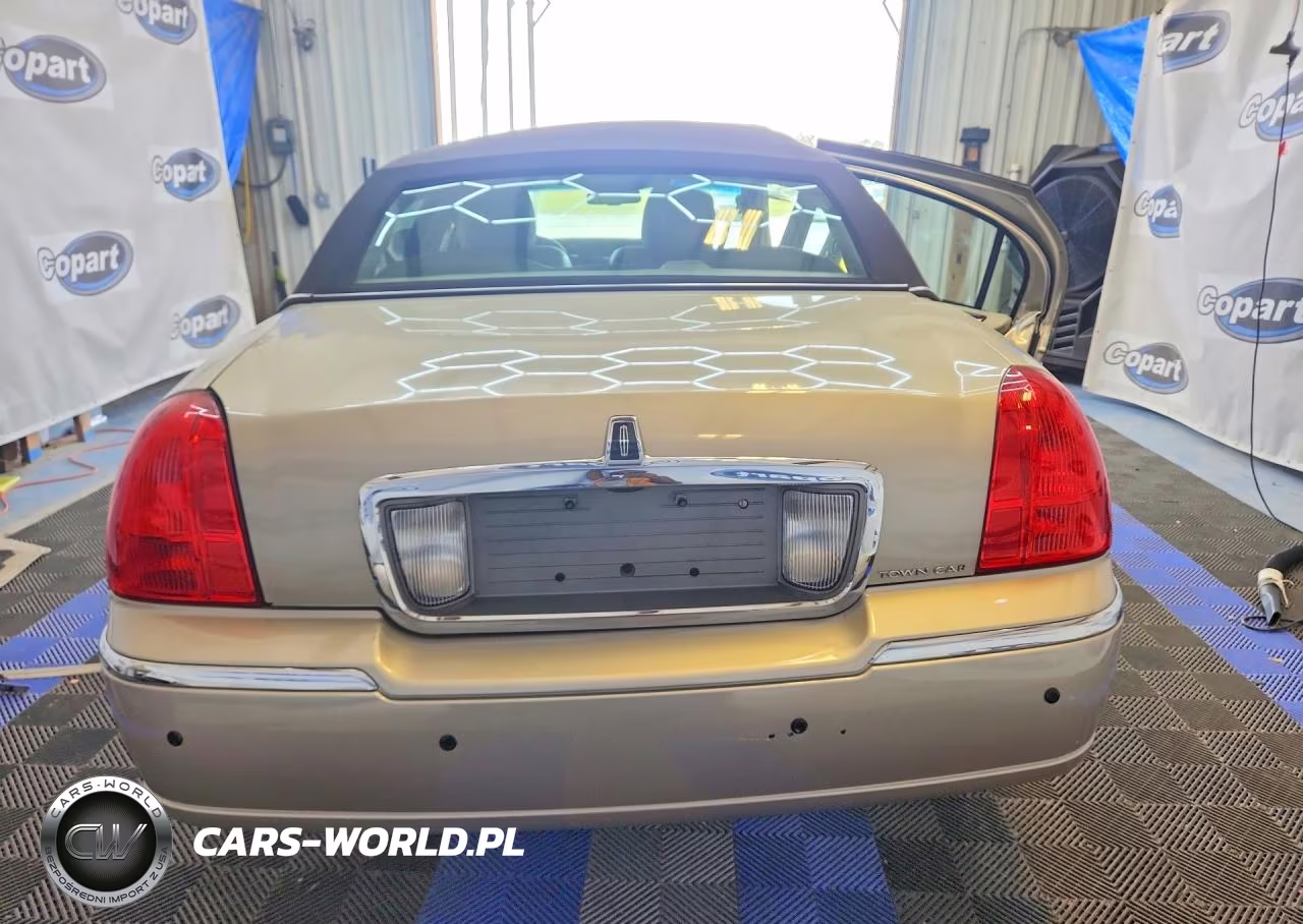 2011 Lincoln Town Car Signature Limited VIN:2LNBL8CV1BX756104 - 6