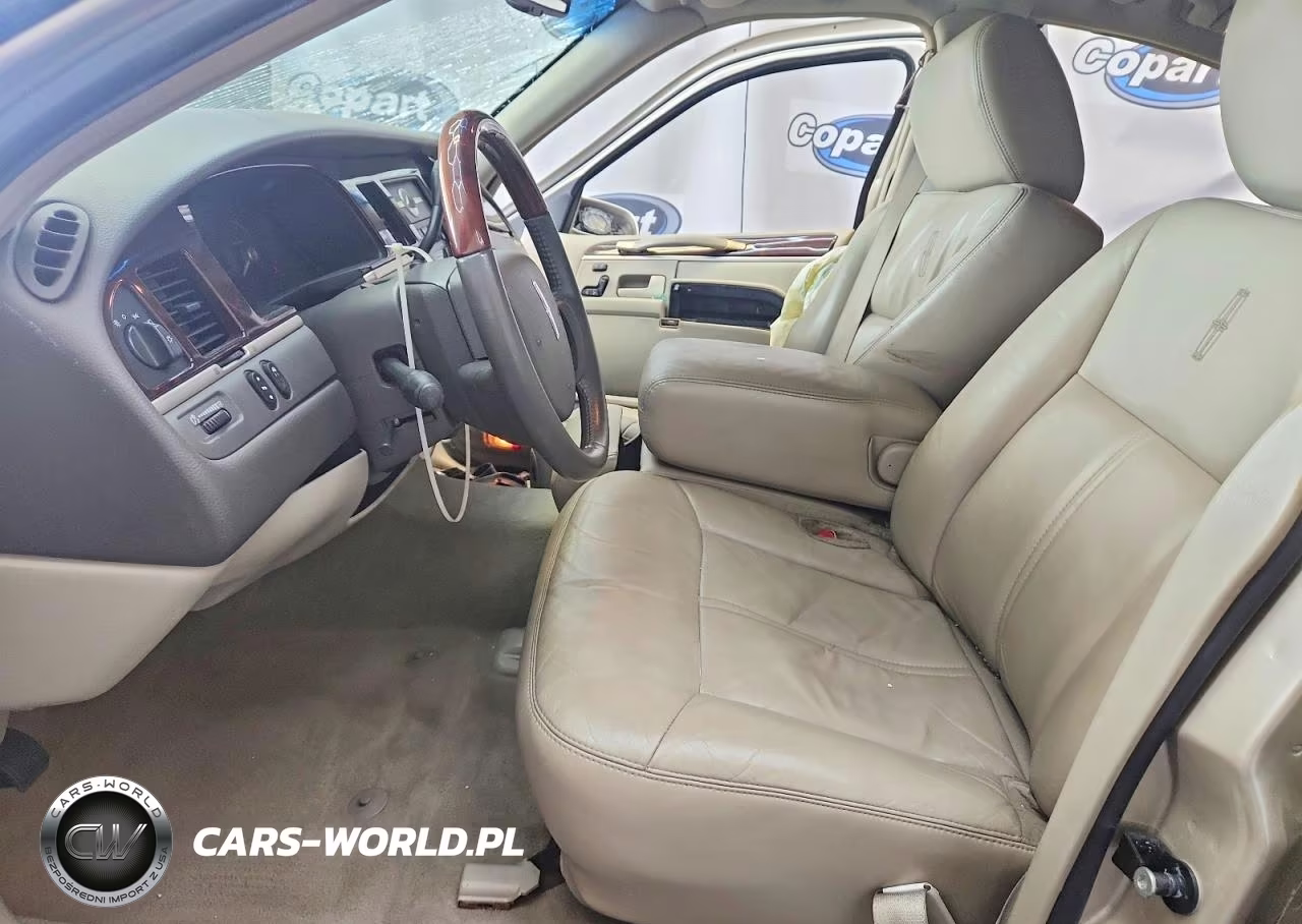 2011 Lincoln Town Car Signature Limited VIN:2LNBL8CV1BX756104 - 7