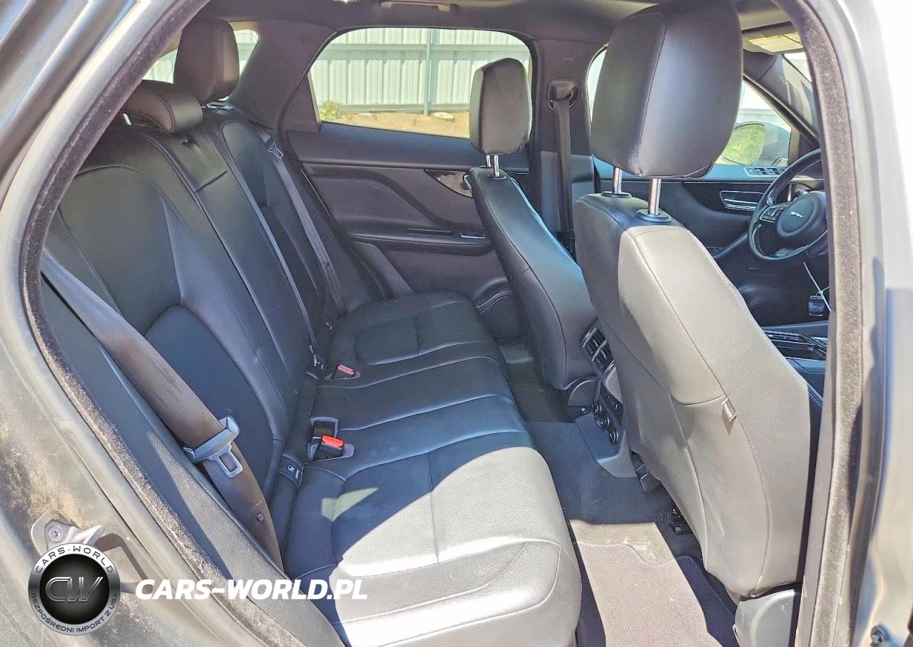 2018 Jaguar F-Pace Premium VIN:SADCJ2FX0JA244418 - 10