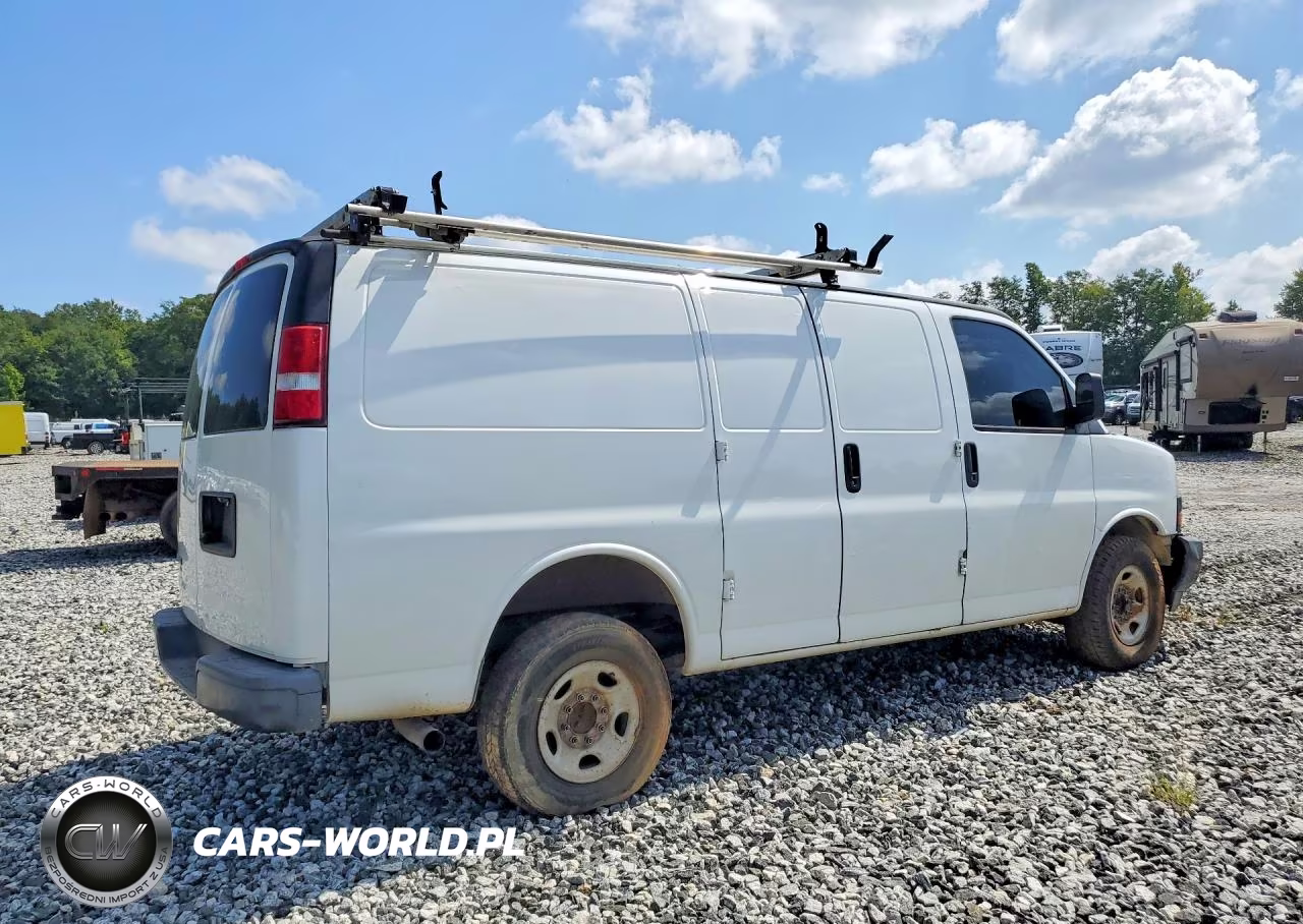 2018 Chevrolet Express G2500 VIN:1GCWGAFP1J1263822 - 3