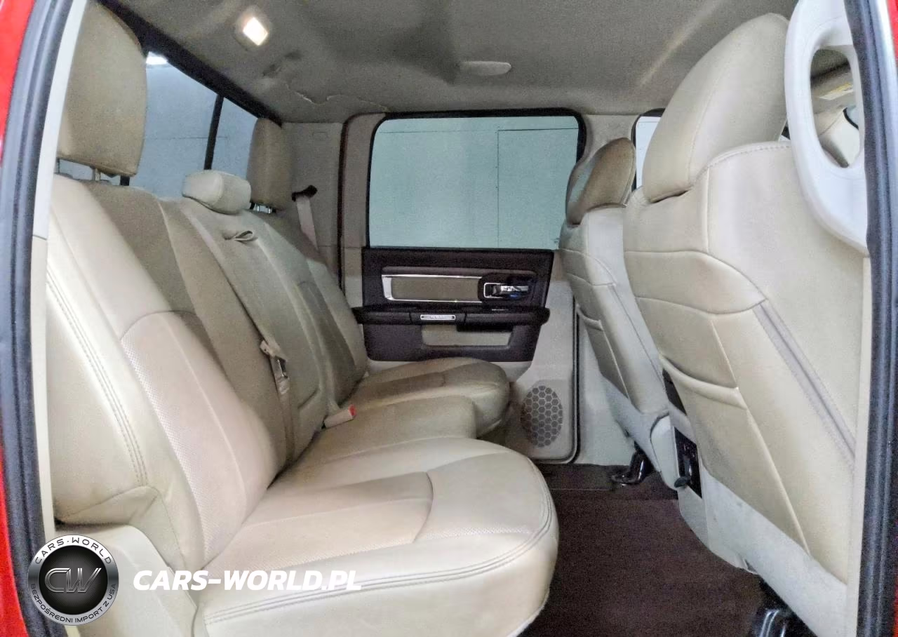 2018 Ram 2500 Laramie VIN:3C6UR5FL6JG121707 - 10