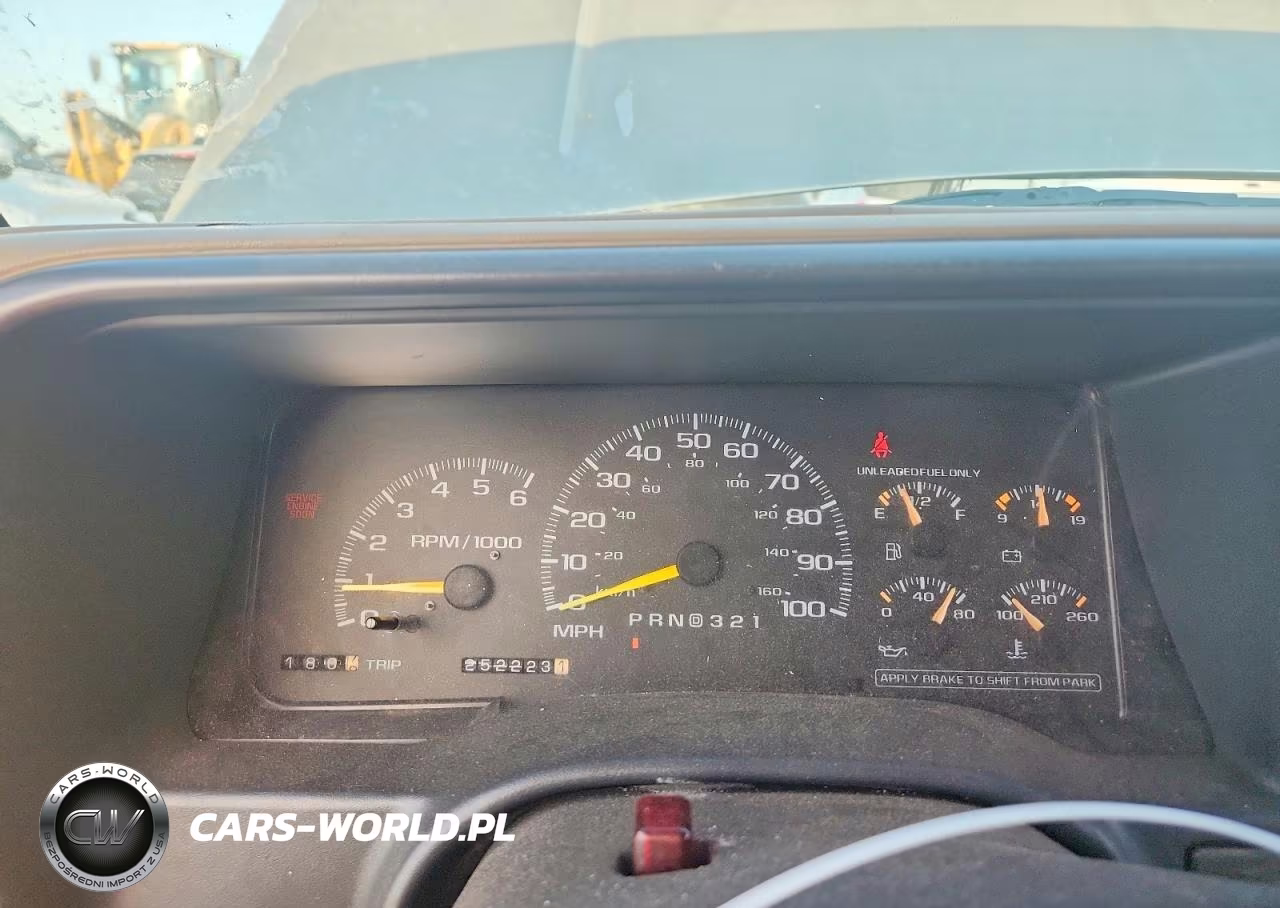 1999 Chevrolet Tahoe C1500 VIN:1GNEC13R6XJ483194 - 9