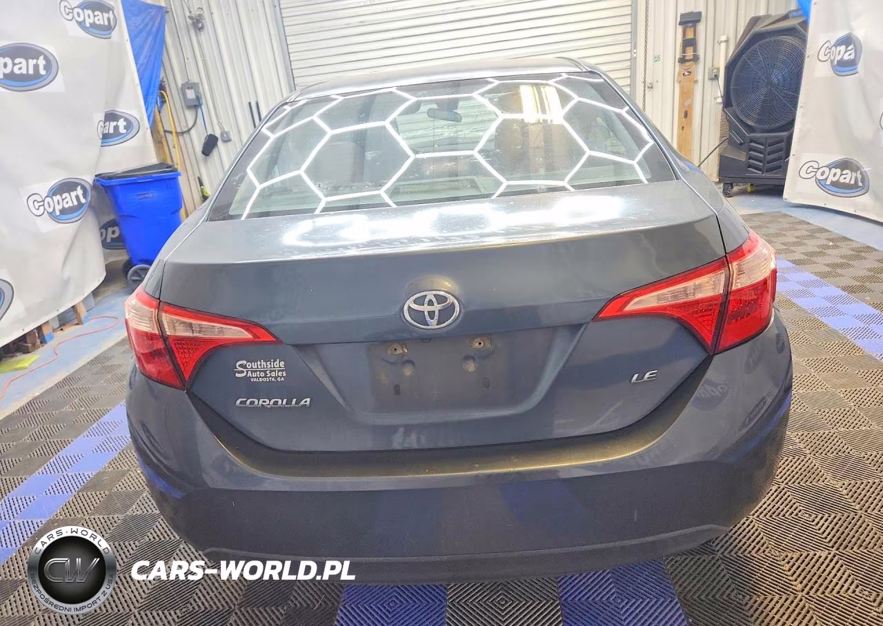2018 Toyota Corolla Le VIN:5YFBURHE1JP817972 - 6