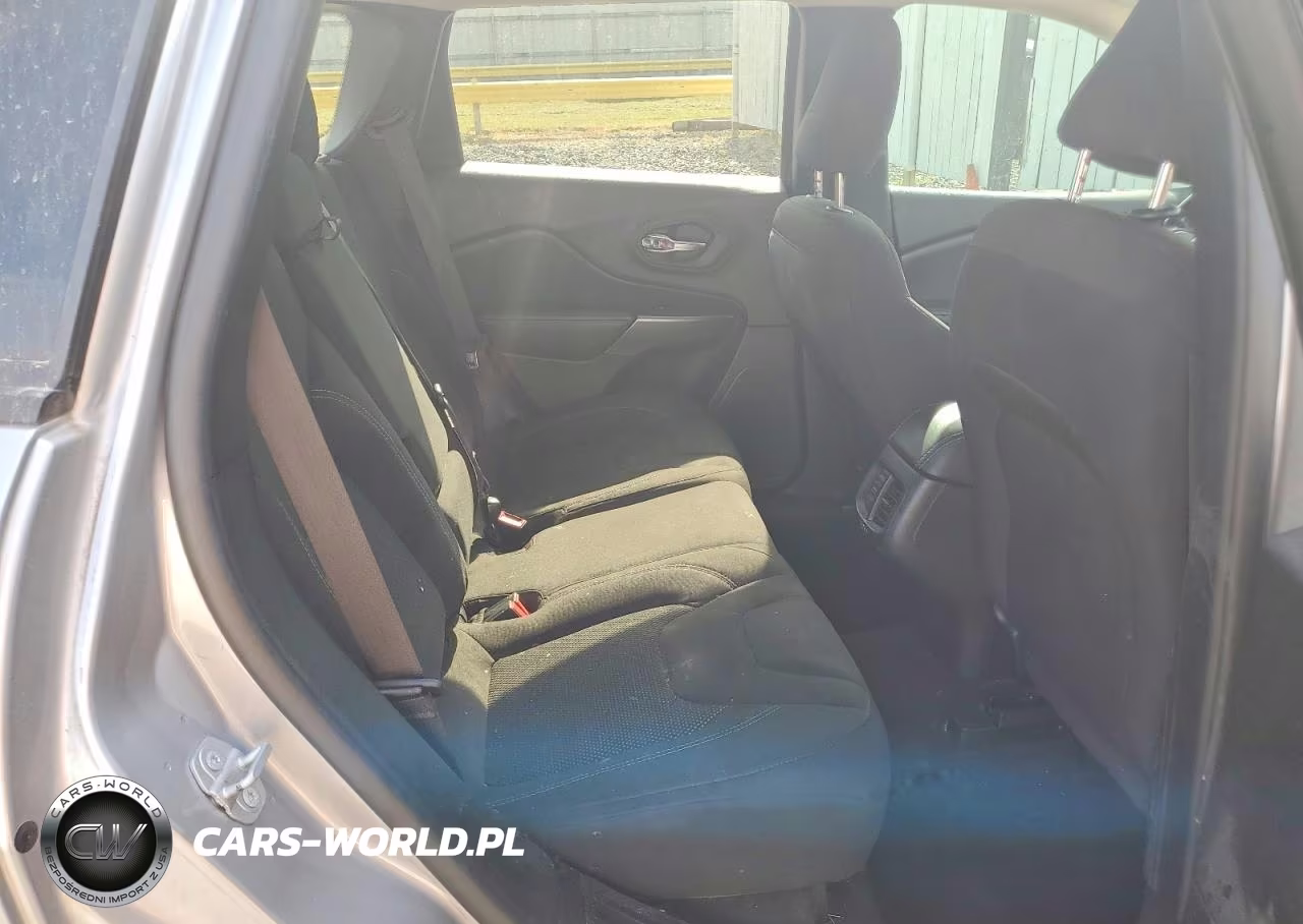 2020 Jeep Cherokee Latitude VIN:1C4PJLCBXLD645441 - 10