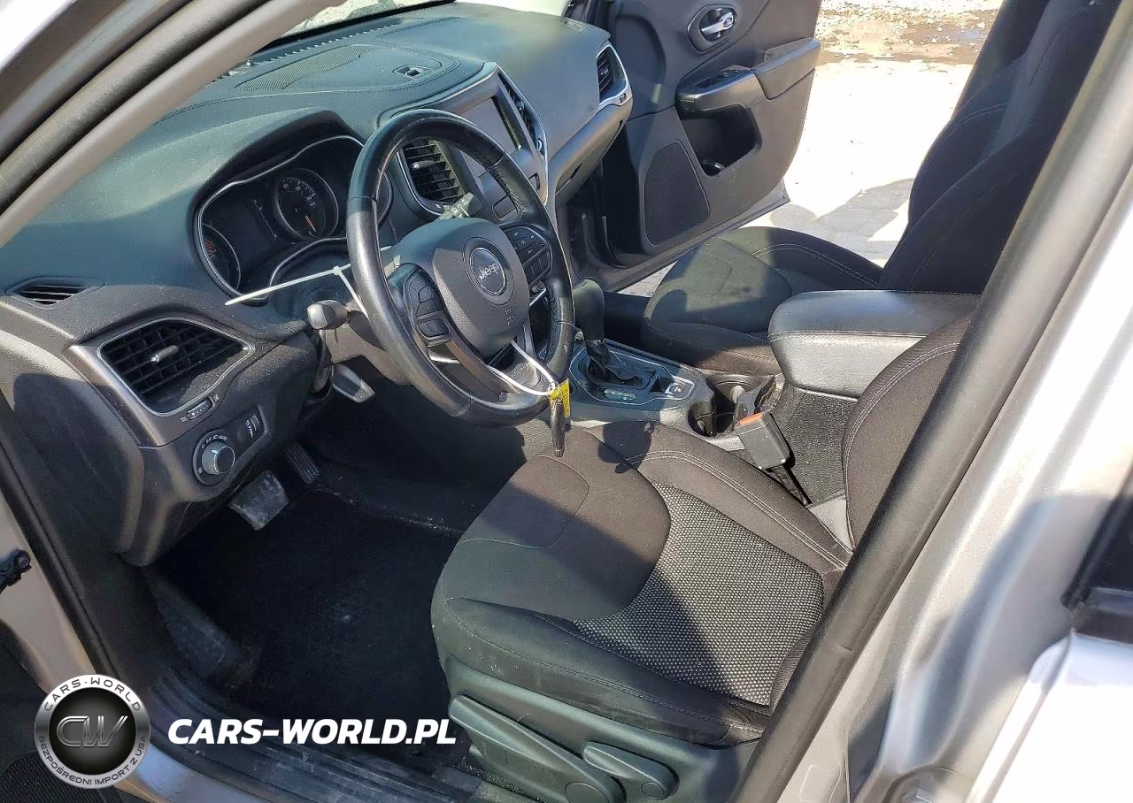 2020 Jeep Cherokee Latitude VIN:1C4PJLCBXLD645441 - 7