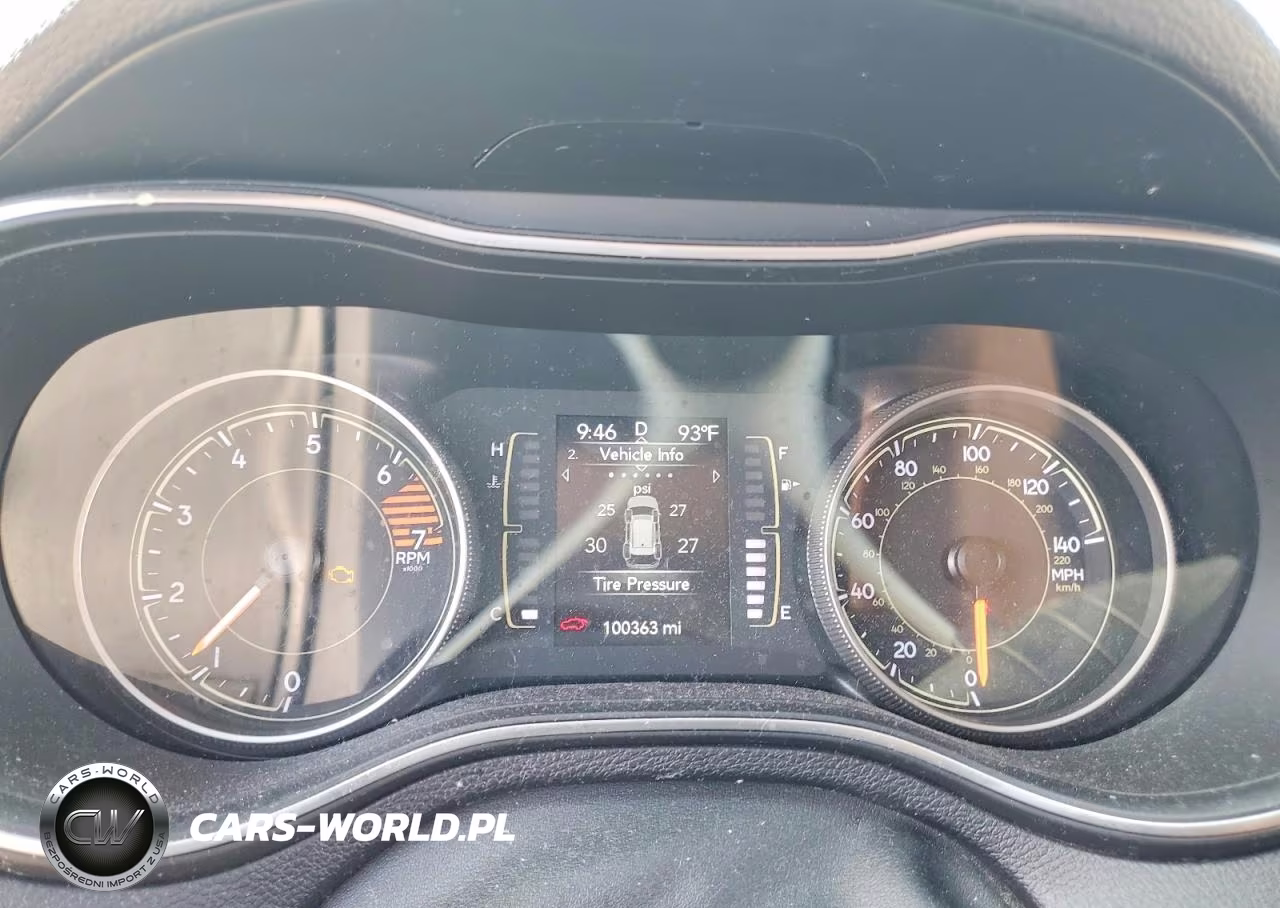 2020 Jeep Cherokee Latitude VIN:1C4PJLCBXLD645441 - 9