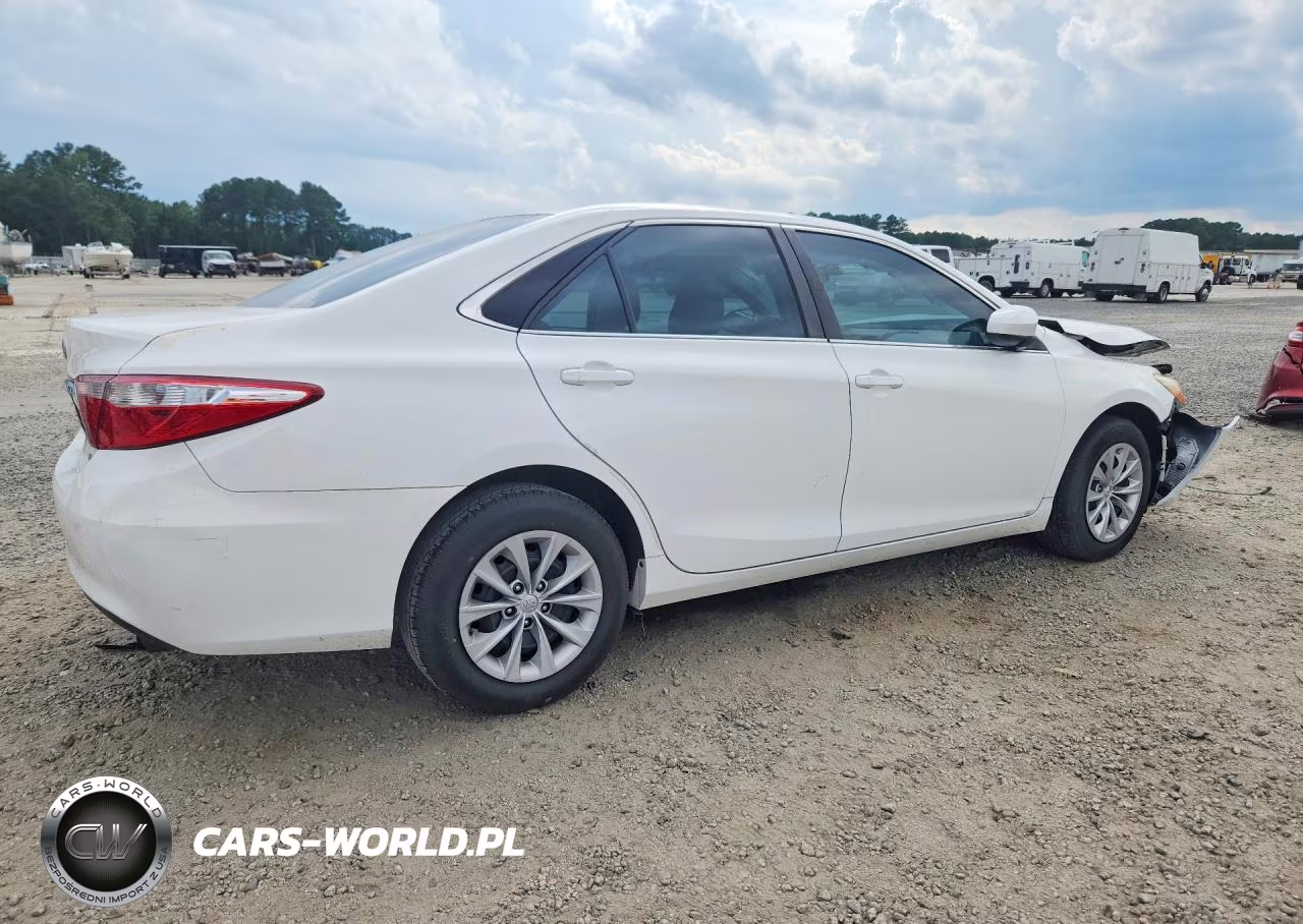 2016 Toyota Camry Le VIN:4T4BF1FK7GR569650 - 3