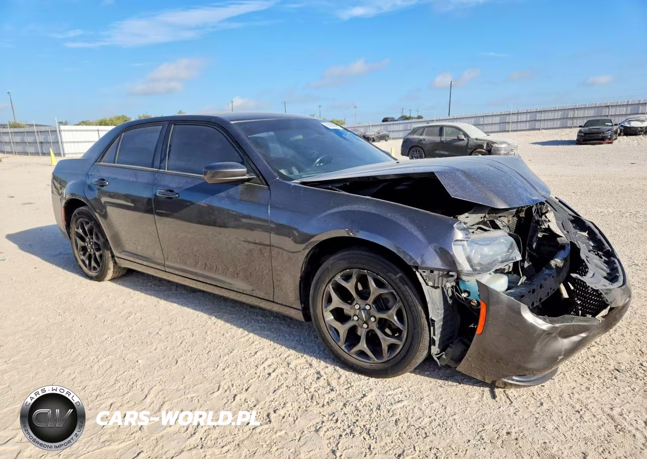 2019 Chrysler 300 S VIN:2C3CCAGGXKH569793 - 4