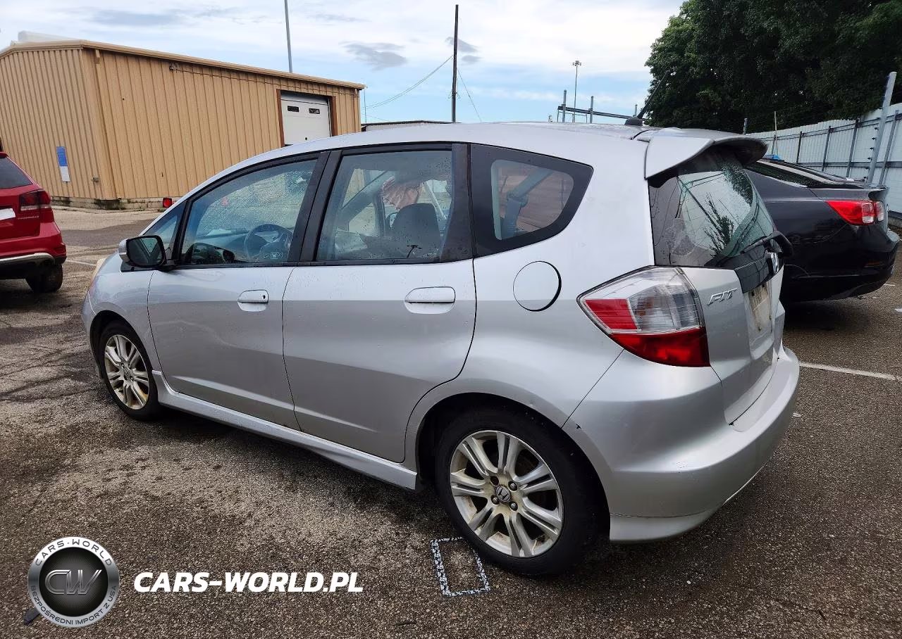 2011 Honda Fit Sport VIN:JHMGE8H56BC013950 - 2
