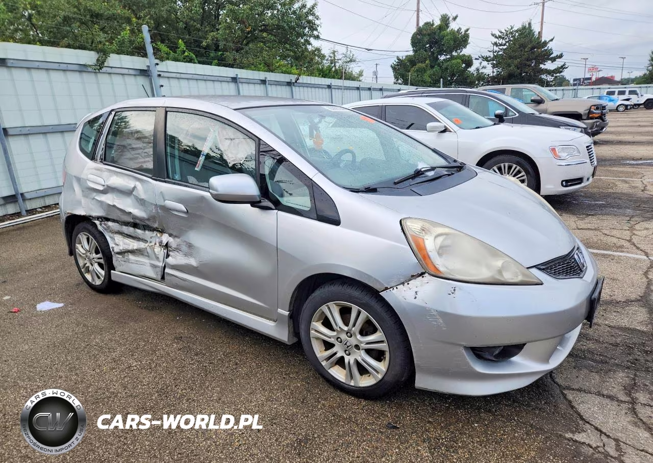2011 Honda Fit Sport VIN:JHMGE8H56BC013950 - 4