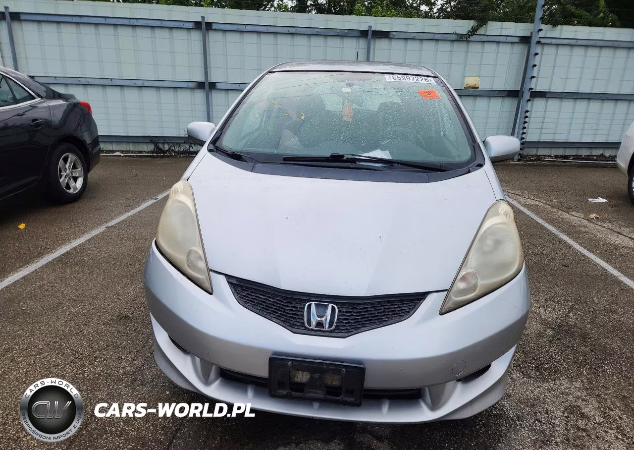 2011 Honda Fit Sport VIN:JHMGE8H56BC013950 - 5