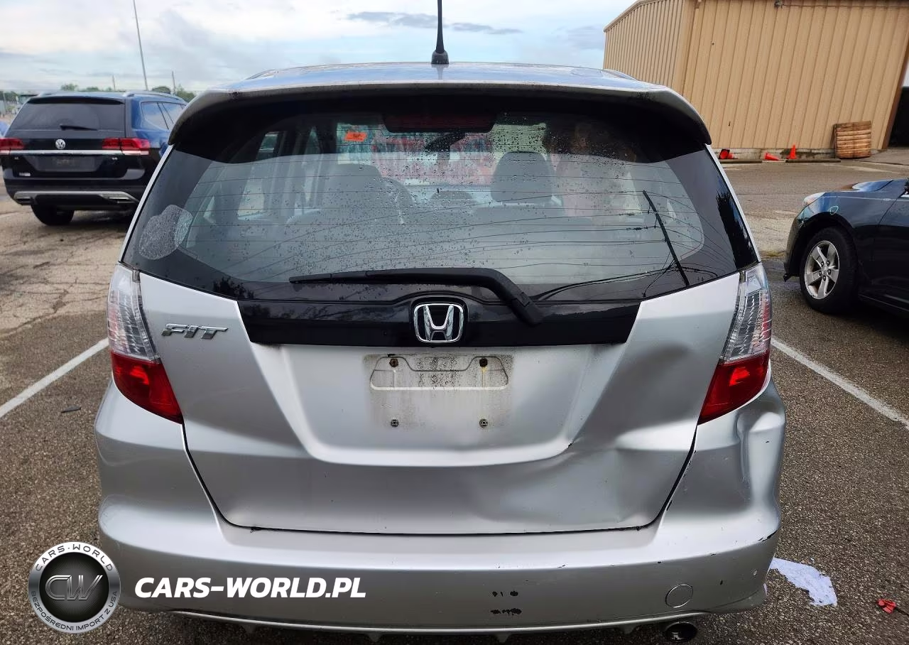 2011 Honda Fit Sport VIN:JHMGE8H56BC013950 - 6