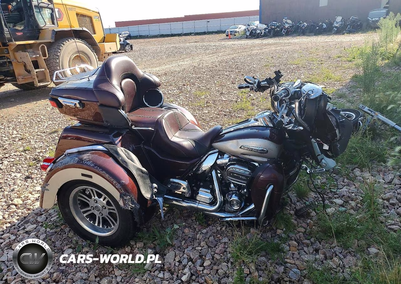 2018 Harley-Davidson Flhtcutg Tri Glide Ultra – zdjęcie 1 z 10