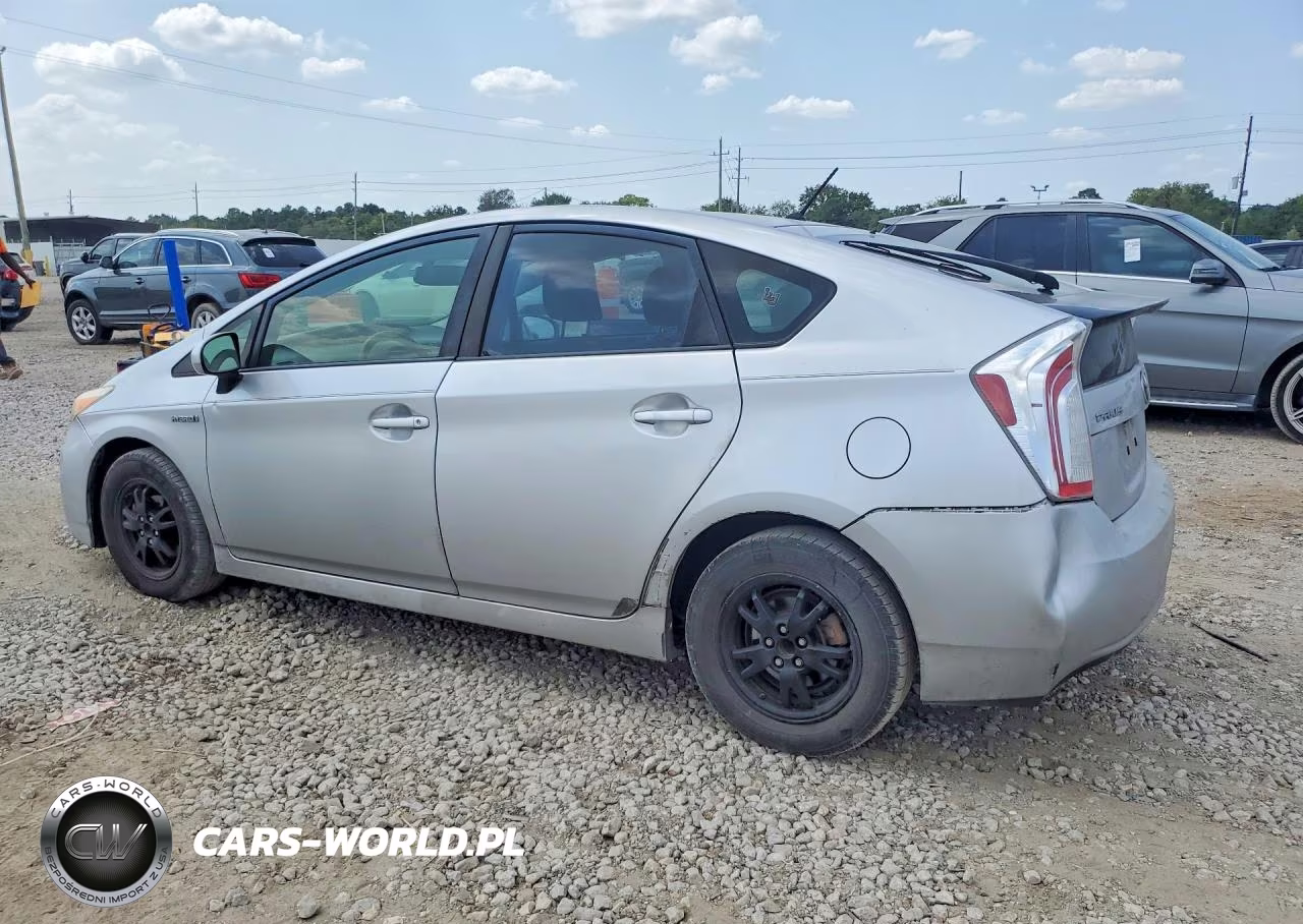 2015 Toyota Prius Two VIN:JTDKN3DU4F0400466 - 2