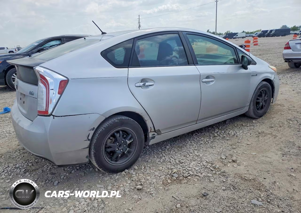 2015 Toyota Prius Two VIN:JTDKN3DU4F0400466 - 3