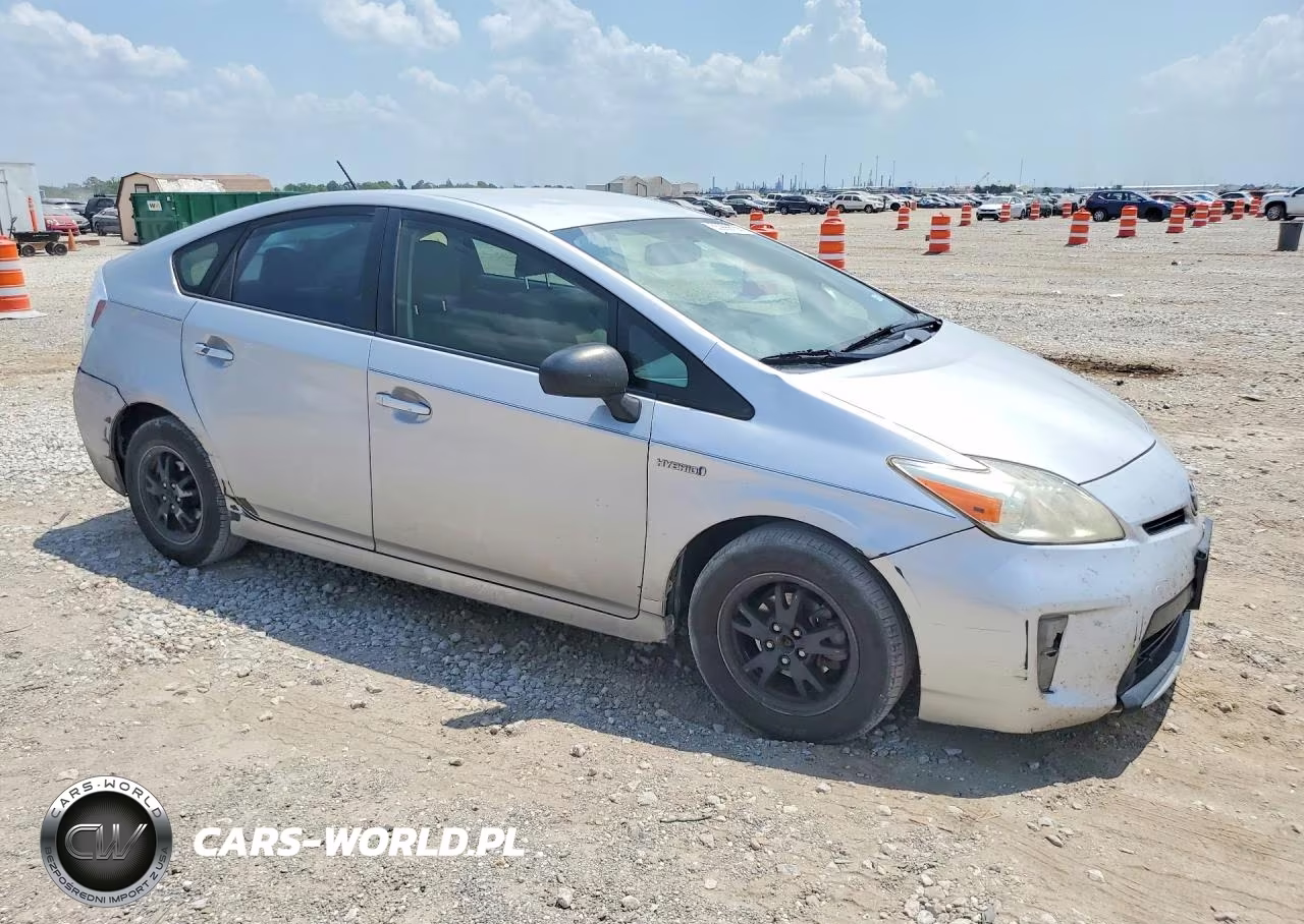2015 Toyota Prius Two VIN:JTDKN3DU4F0400466 - 4