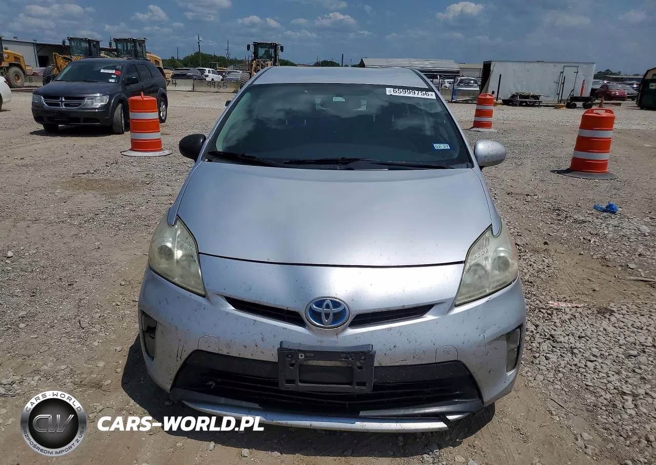 2015 Toyota Prius Two VIN:JTDKN3DU4F0400466 - 5