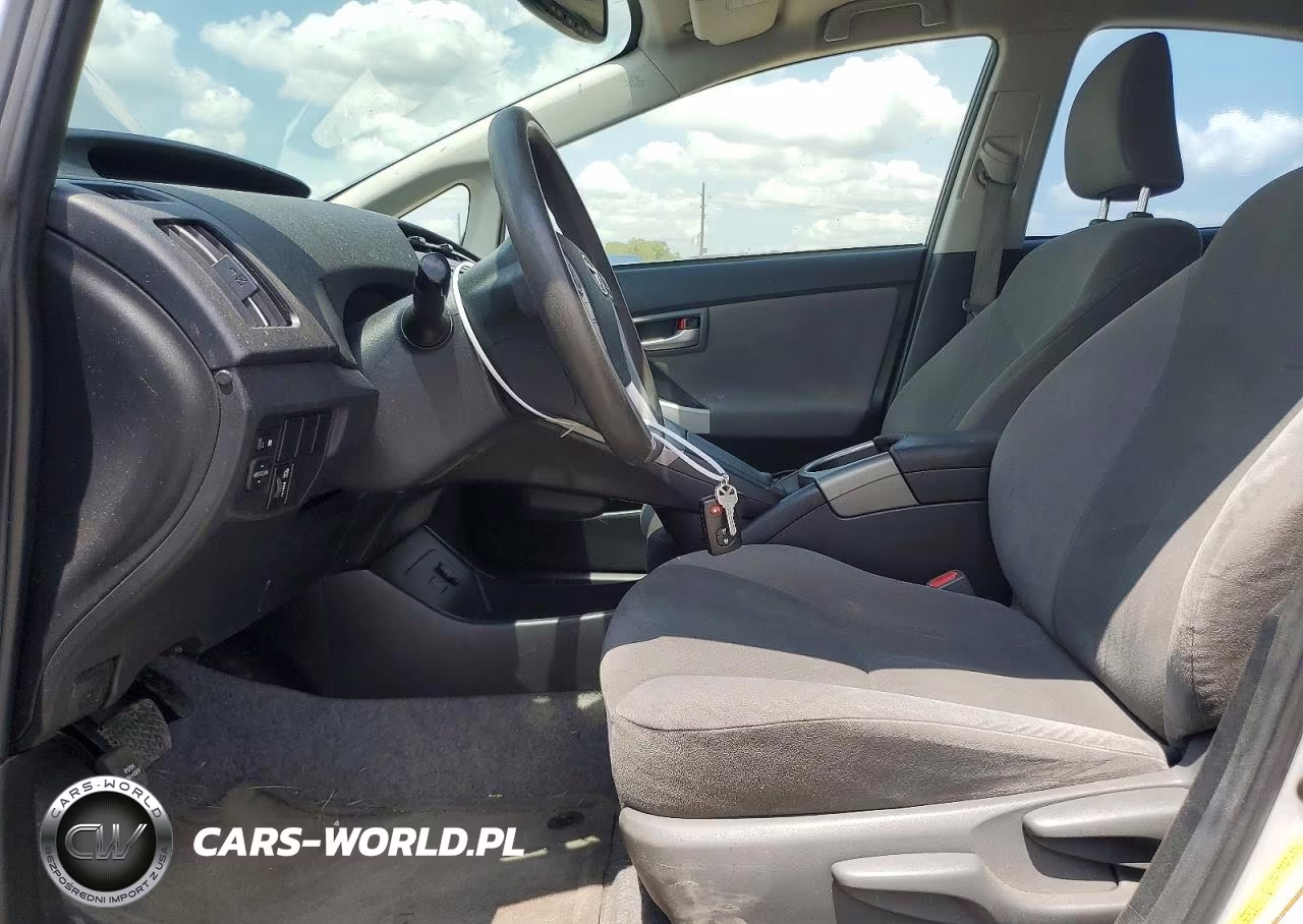 2015 Toyota Prius Two VIN:JTDKN3DU4F0400466 - 7