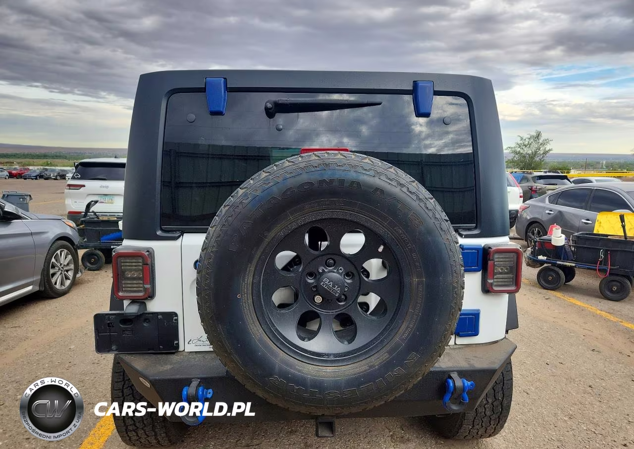 2016 Jeep Wrangler Unlimited Sport VIN:1C4BJWDG2GL209801 - 6