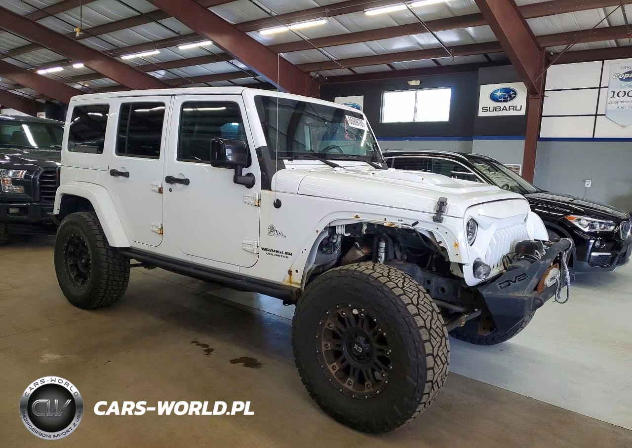 2015 Jeep Wrangler Unlimited Sahara VIN:1C4BJWEG4FL736963 - 4