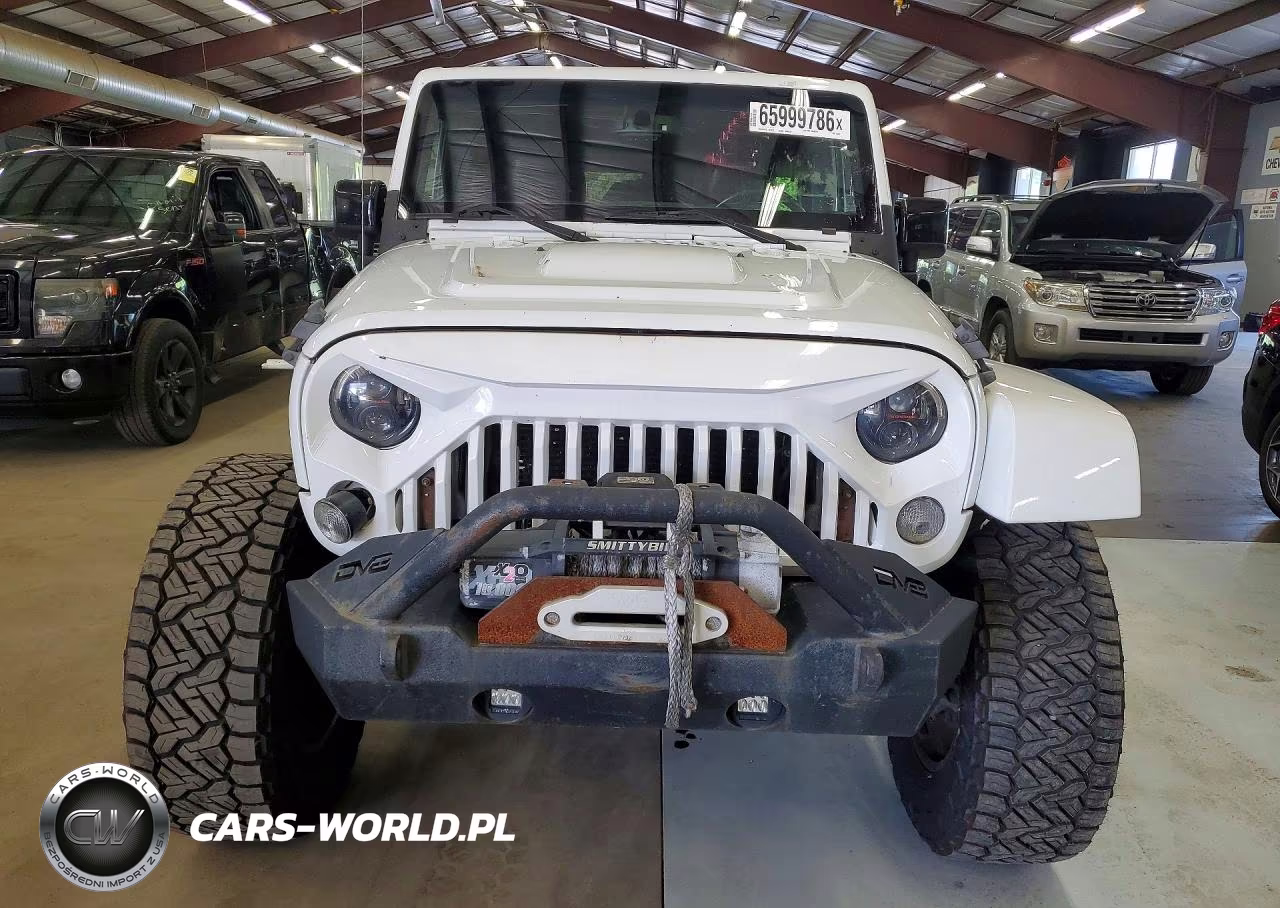 2015 Jeep Wrangler Unlimited Sahara VIN:1C4BJWEG4FL736963 - 5