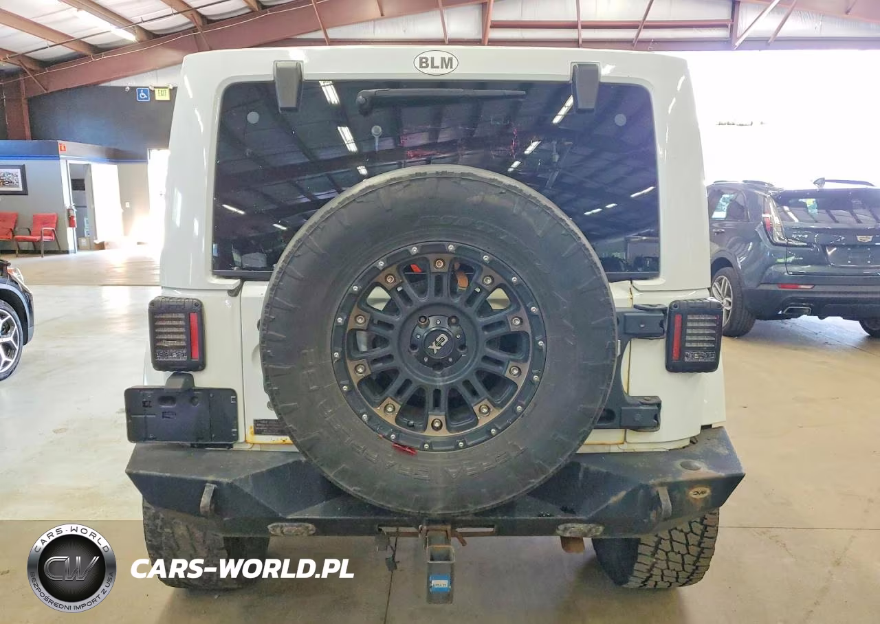 2015 Jeep Wrangler Unlimited Sahara VIN:1C4BJWEG4FL736963 - 6