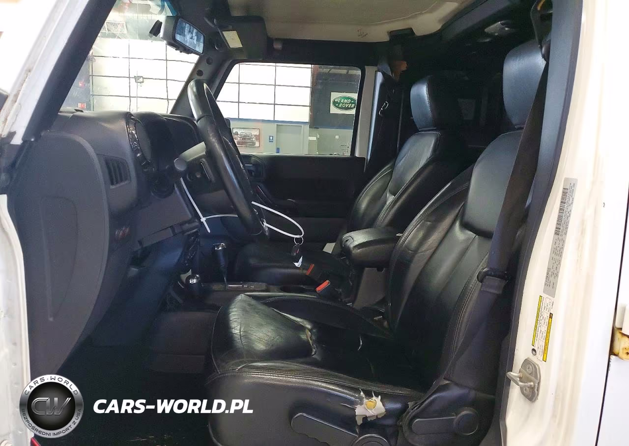 2015 Jeep Wrangler Unlimited Sahara VIN:1C4BJWEG4FL736963 - 7