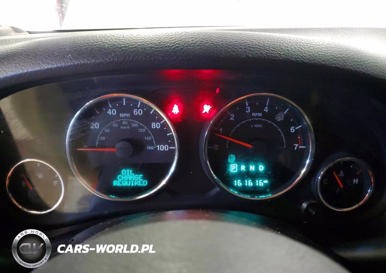 2015 Jeep Wrangler Unlimited Sahara VIN:1C4BJWEG4FL736963 - 9