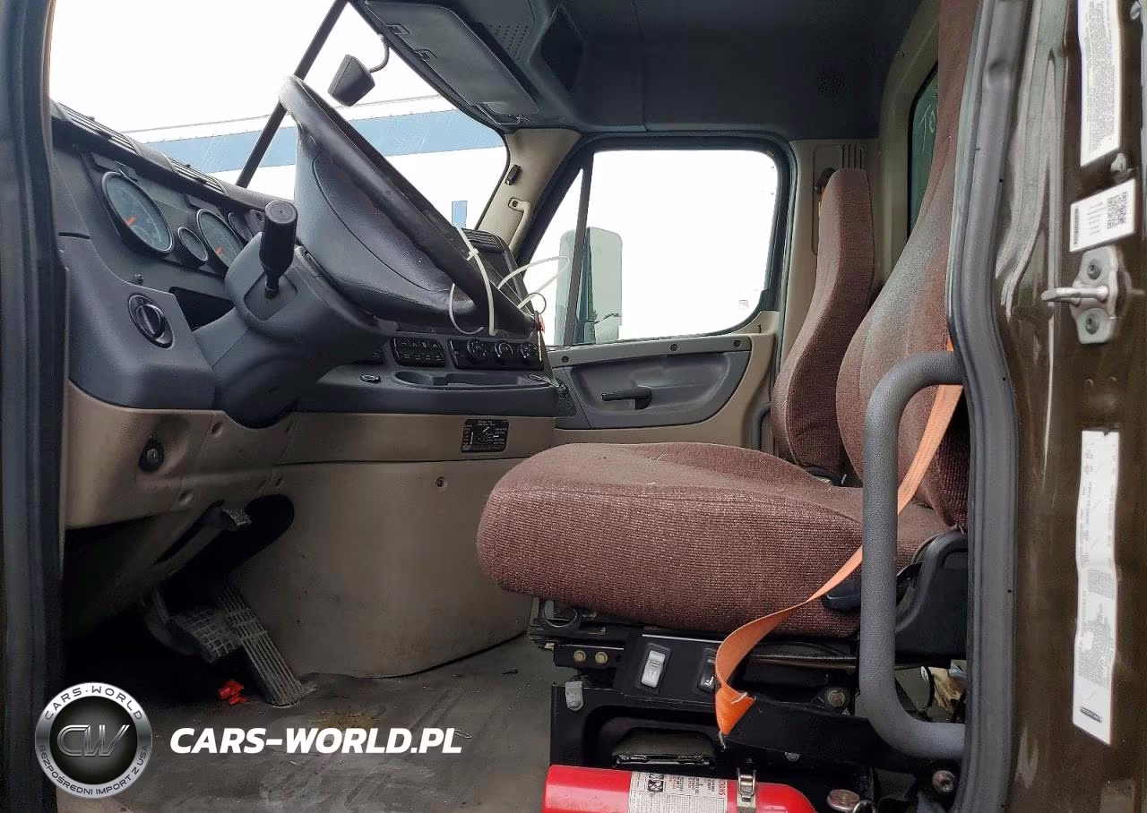2017 Freightliner Cascadia 113 Semi Truck VIN:1FUBGBDV0HLHH2246 - 7
