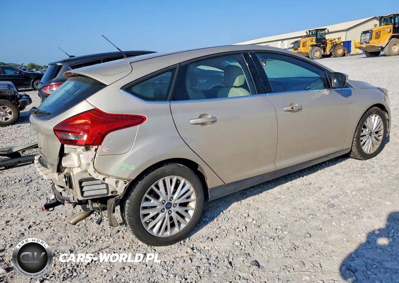 2018 Ford Focus Titanium VIN:1FADP3N23JL308679 - 3