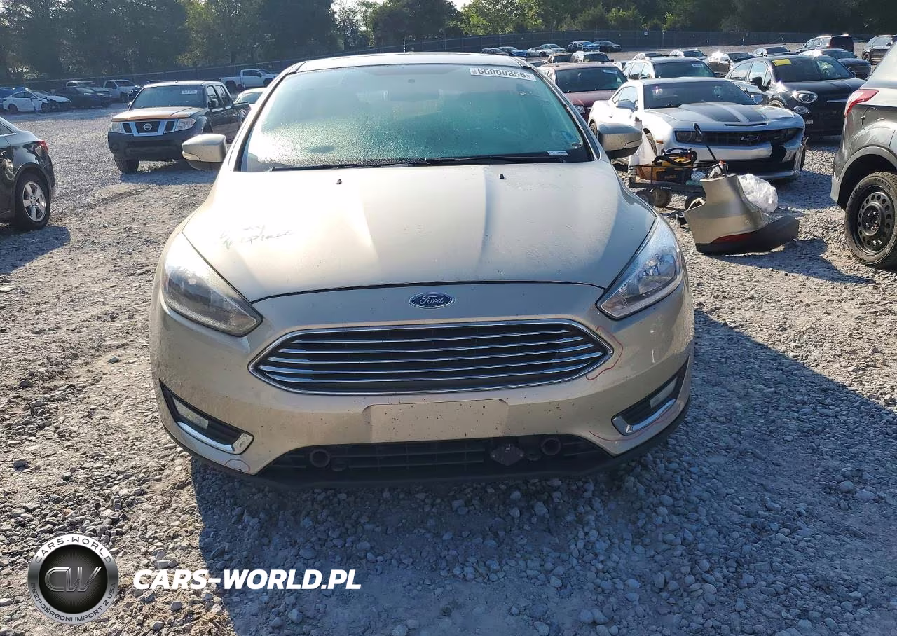 2018 Ford Focus Titanium VIN:1FADP3N23JL308679 - 5