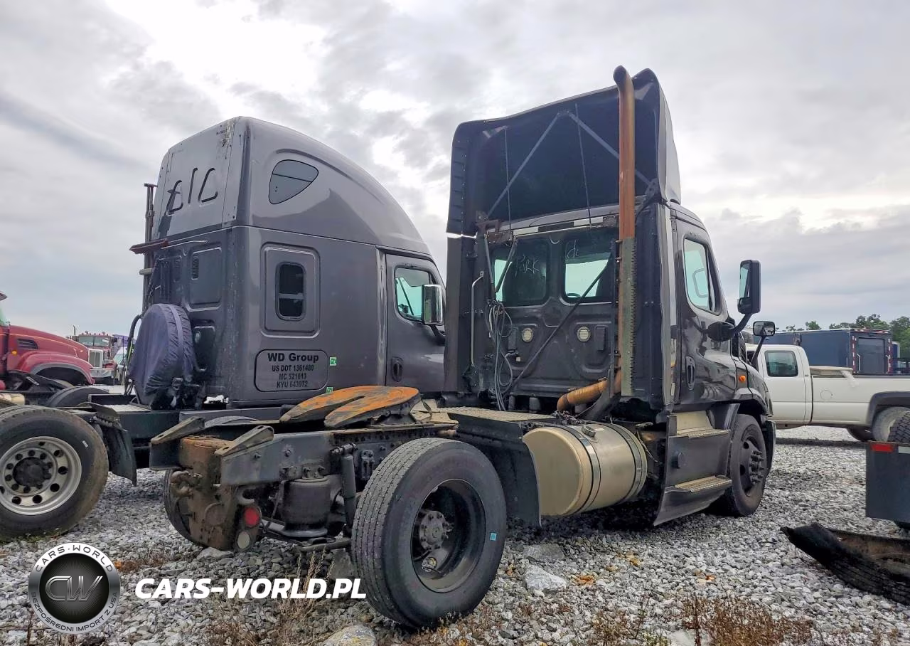 2017 Freightliner Cascadia 113 Semi Truck VIN:1FUBGBDV2HLHH2247 - 3