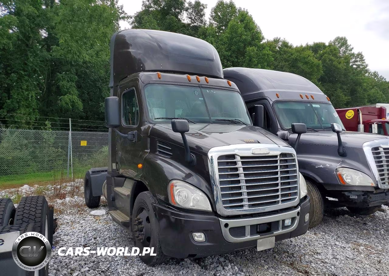 2017 Freightliner Cascadia 113 Semi Truck VIN:1FUBGBDV2HLHH2247 - 4