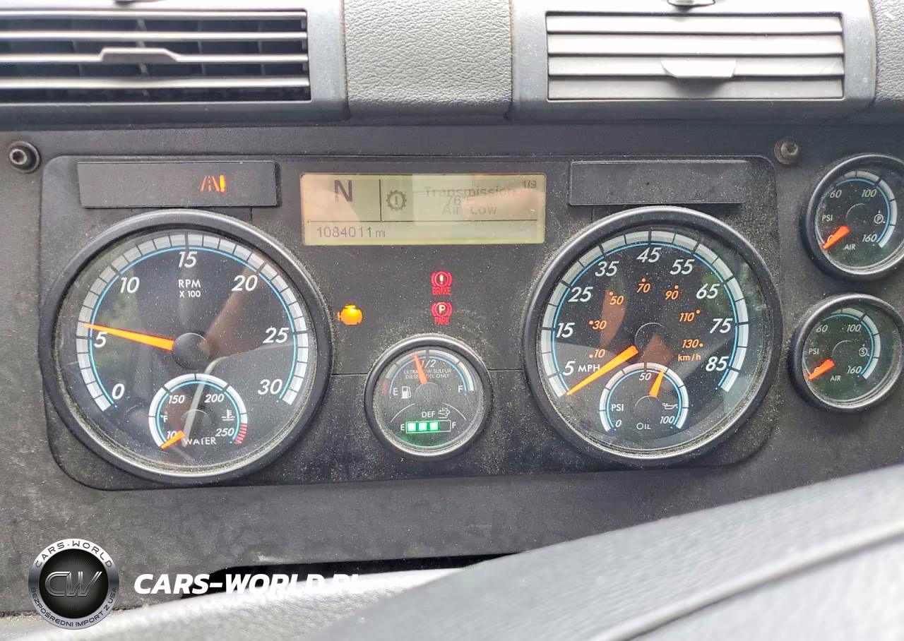 2017 Freightliner Cascadia 113 Semi Truck VIN:1FUBGBDV2HLHH2247 - 9