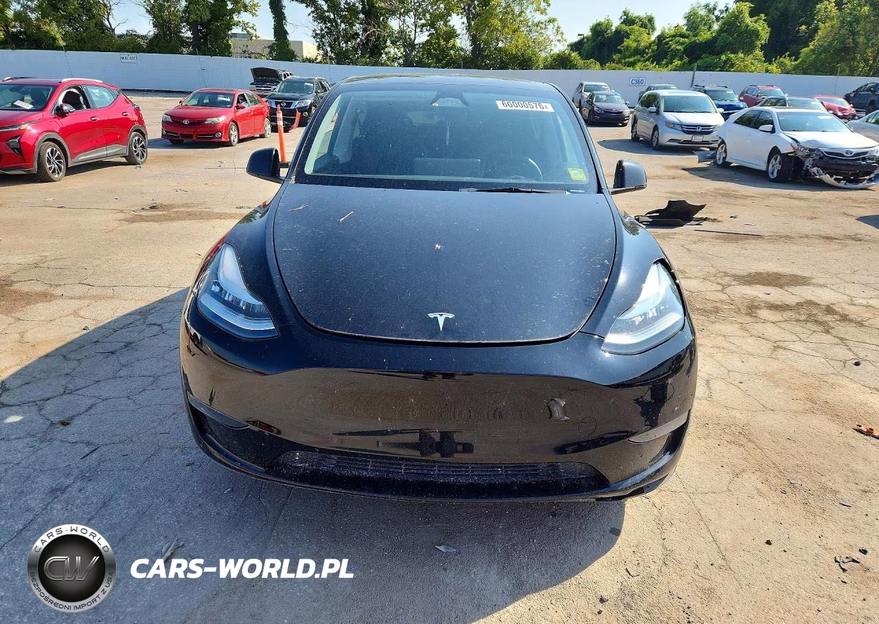 2023 Tesla Model Y VIN:7SAYGDEE8PA158270 - 5