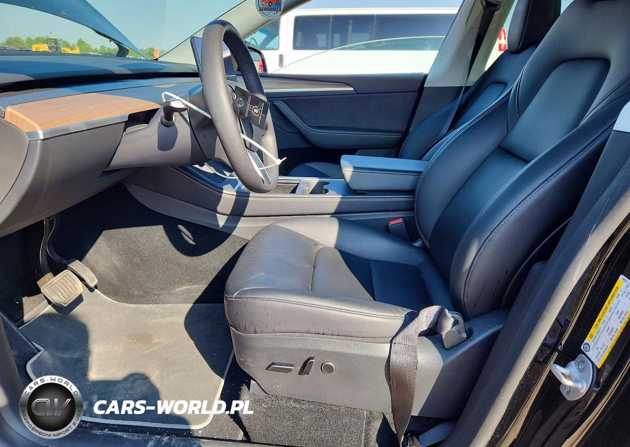 2023 Tesla Model Y VIN:7SAYGDEE8PA158270 - 7