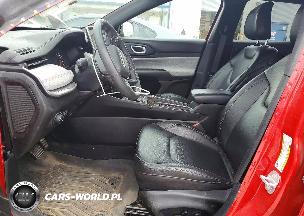 2024 Jeep Compass Latitude Lux VIN:3C4NJDFN7RT591165 - 7