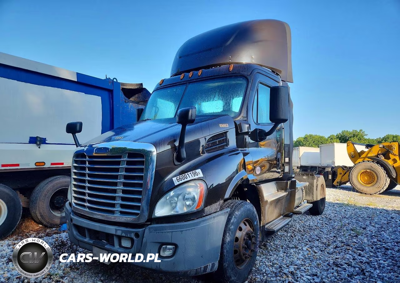 2017 Freightliner Cascadia 113 Semi Truck
