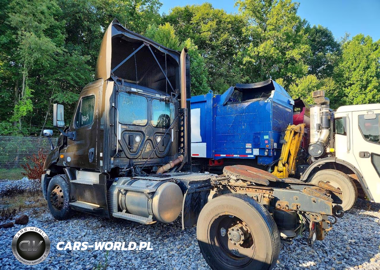 2017 Freightliner Cascadia 113 Semi Truck VIN:1FUBGBDV2HLHH2362 - 13