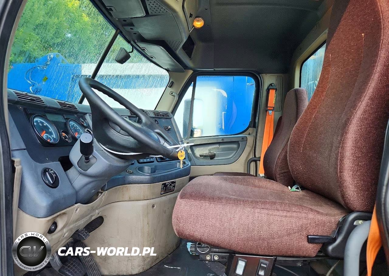 2017 Freightliner Cascadia 113 Semi Truck VIN:1FUBGBDV2HLHH2362 - 7