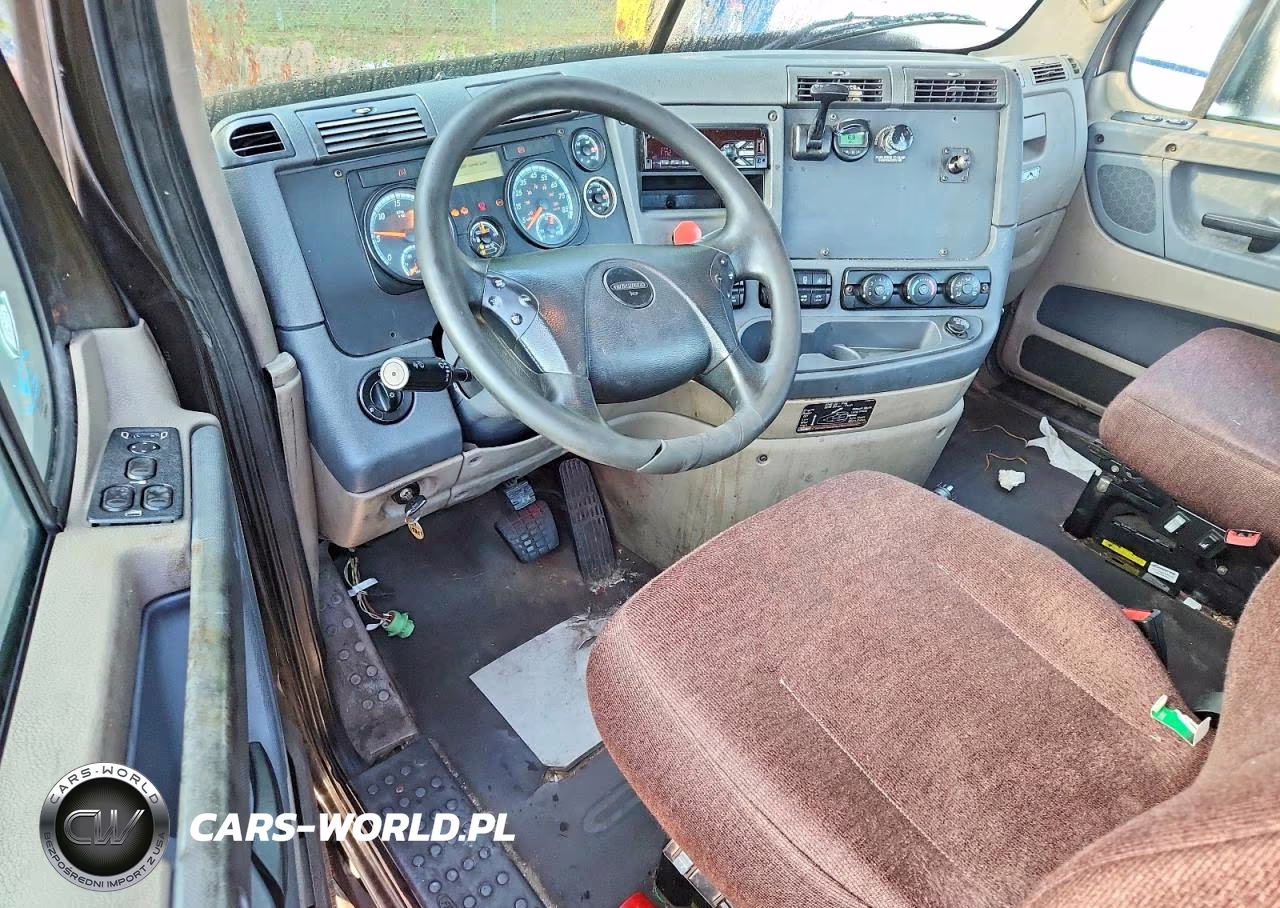 2017 Freightliner Cascadia 113 Semi Truck VIN:1FUBGBDV2HLHH2362 - 8