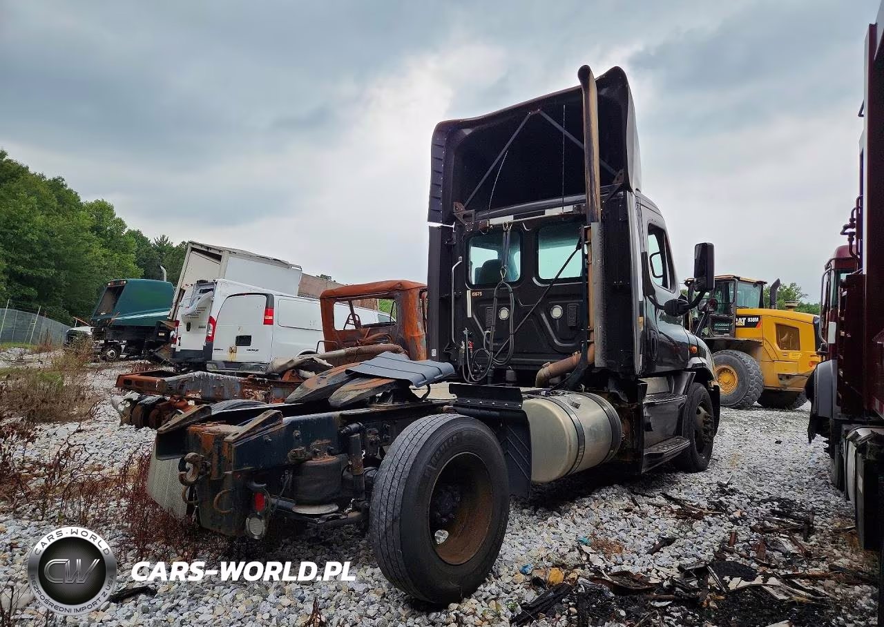 2017 Freightliner Cascadia 113 Semi Truck VIN:1FUBGBDV9HLHH2374 - 3