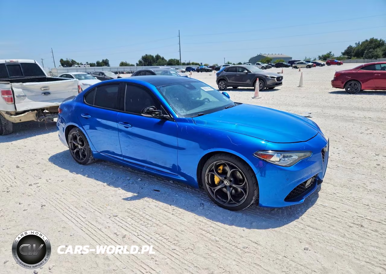 2019 Alfa Romeo Giulia Ti VIN:ZARFANBN9K7621492 - 4