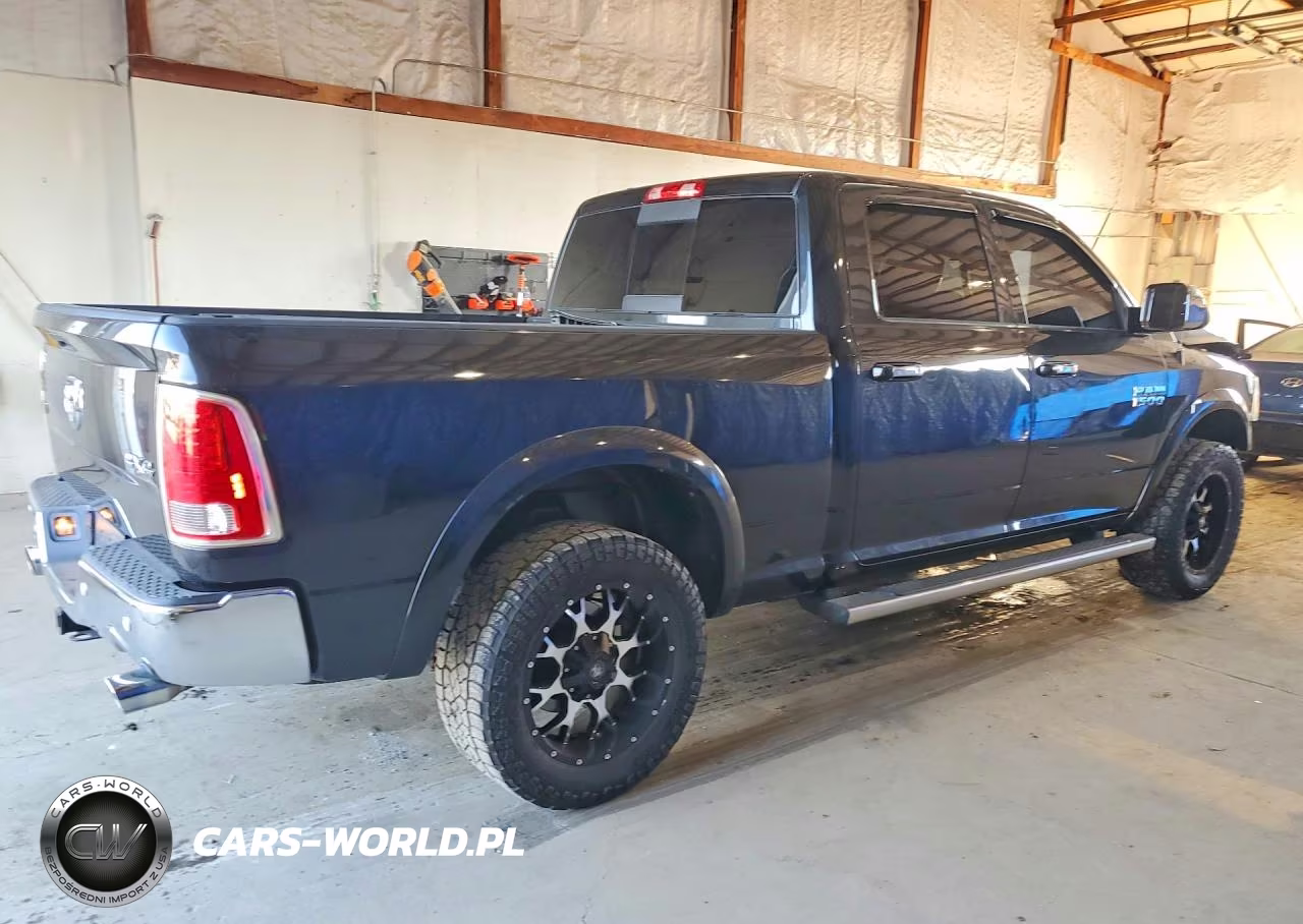 2015 Ram 1500 Laramie VIN:1C6RR7VT3FS782288 - 3